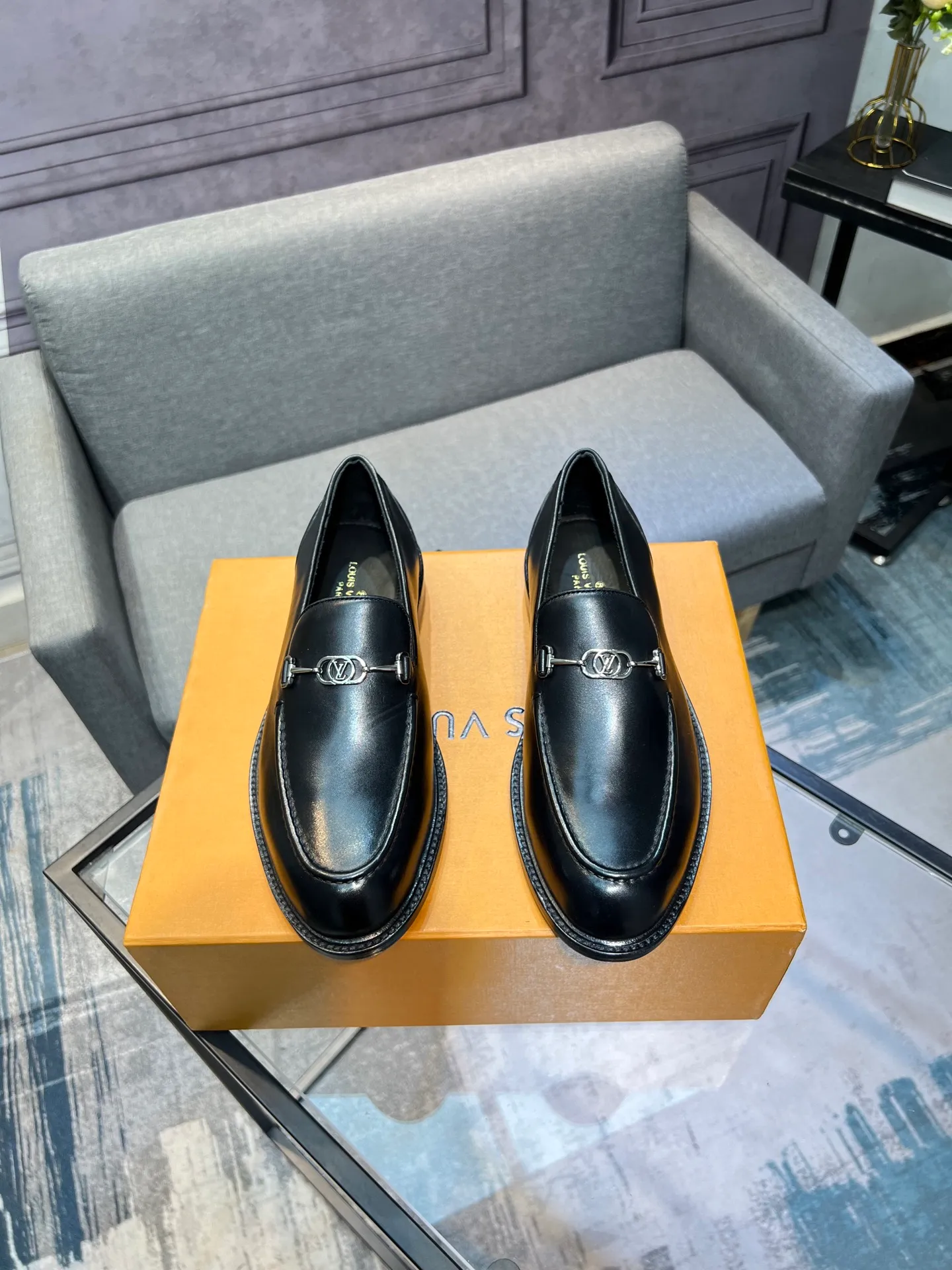 Men's shoes 💰1020 LV top luxury brand, high-quality men's business formal leather shoes, imported genuine leather soles! Customized imported leather, the first layer of open-edge beaded lacquered cowhide, the texture is incomparable, the imported cowhide lining, high-end high-end shoes, don't miss it! size:39-44 (Male 38 45 46 customized)